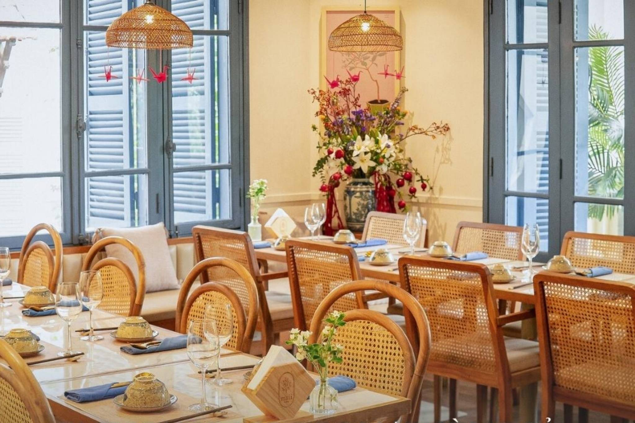Maii Bistro – Không gian hiện đại trẻ trung và tối giản